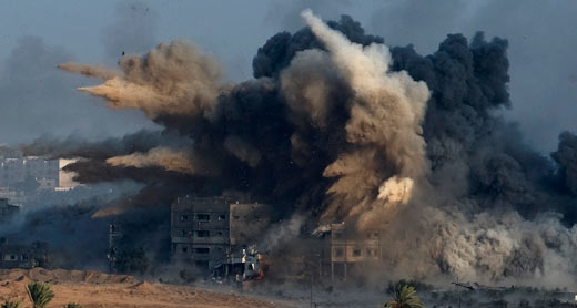 قصف منزل في قطاع غزة. تصوير: رونين زفولون، رويتريز. 26/7/2014